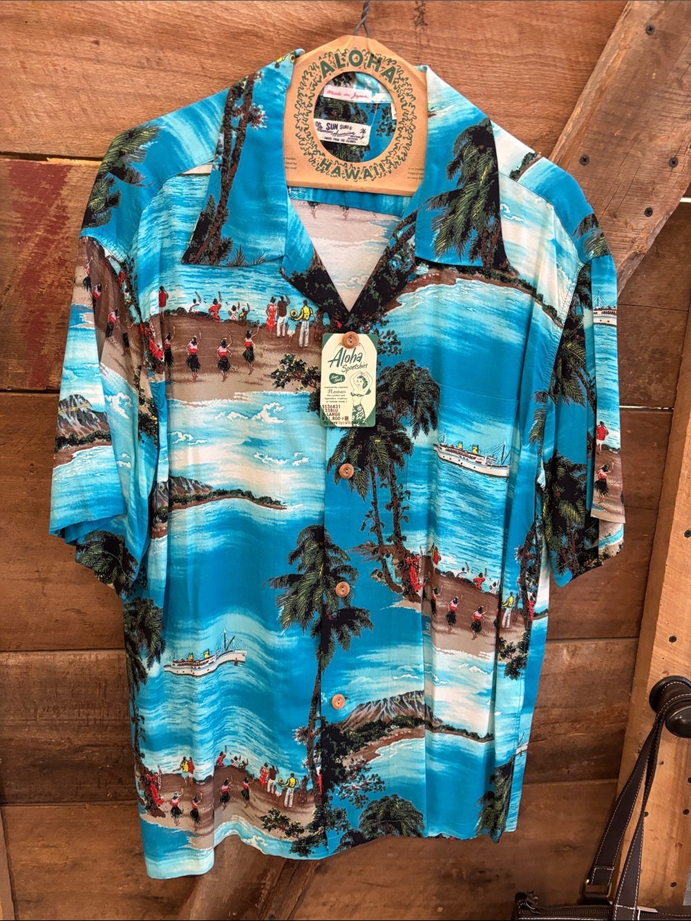 NWT sun surf Hawaiian silky